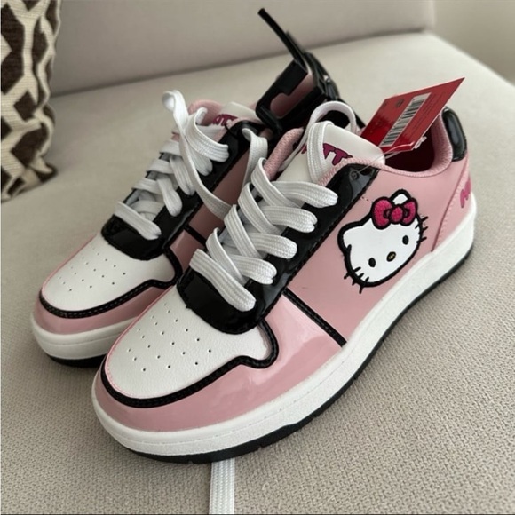 Sanrio Shoes - HELLO KITTY SANRIO SNEAKERS SIZE 6 NEW WITH TAG